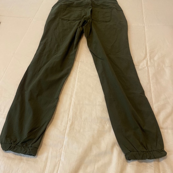 Athleta olive joggers with elastic cuffs - Picture 4 of 5